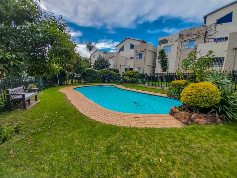 2 Bedroom Property for Sale in Noordhang Gauteng