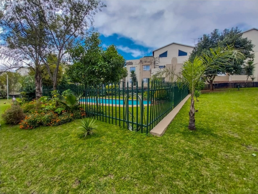 2 Bedroom Property for Sale in Noordhang Gauteng