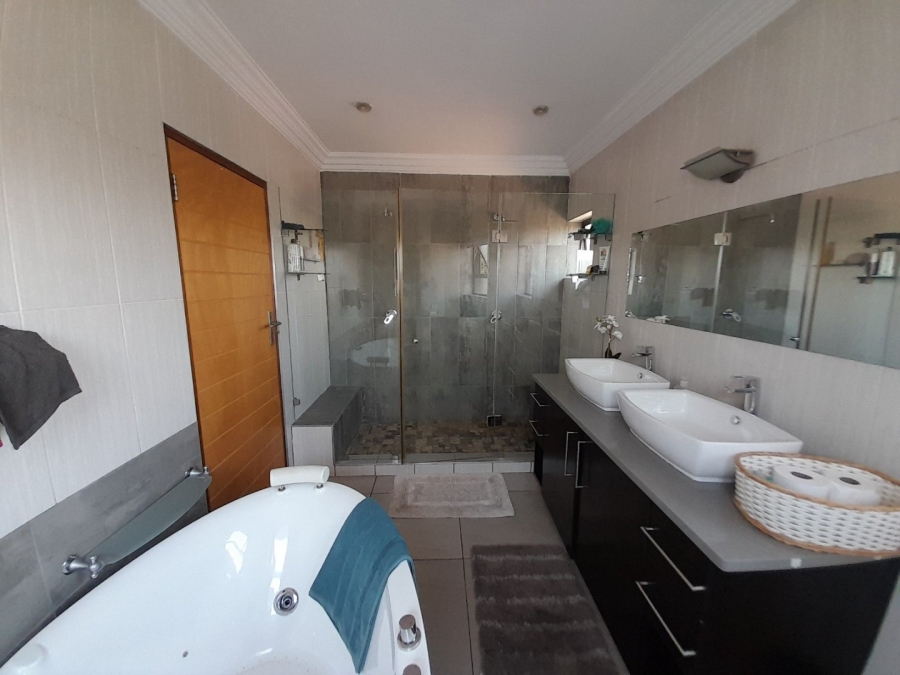 4 Bedroom Property for Sale in Midstream Hill Gauteng