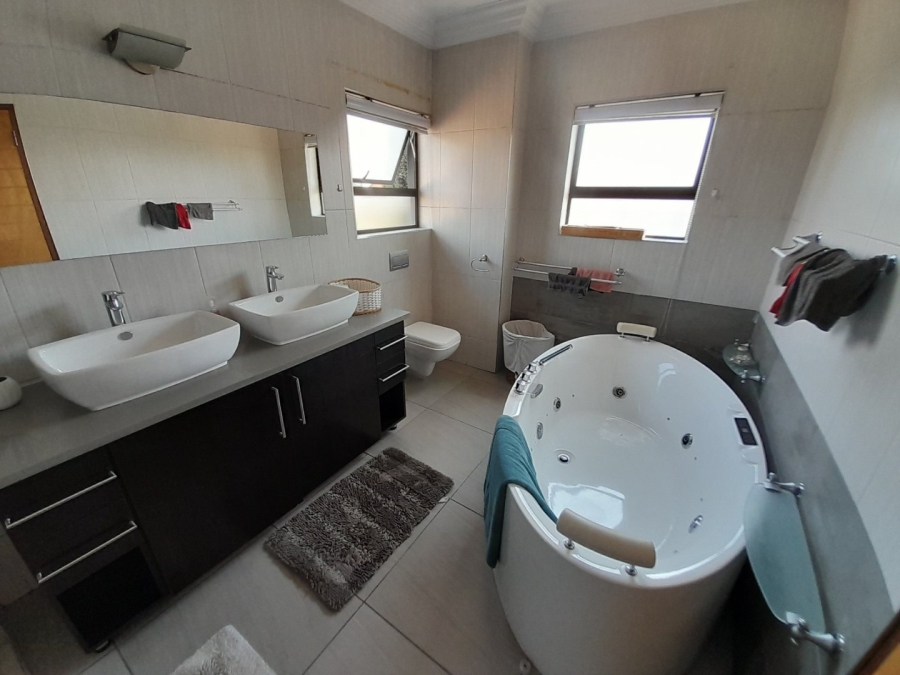 4 Bedroom Property for Sale in Midstream Hill Gauteng