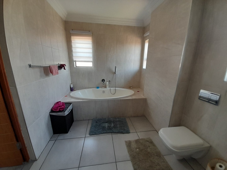 4 Bedroom Property for Sale in Midstream Hill Gauteng