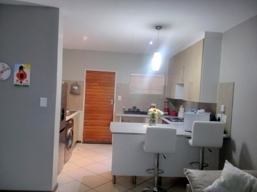 2 Bedroom Property for Sale in Monavoni Gauteng