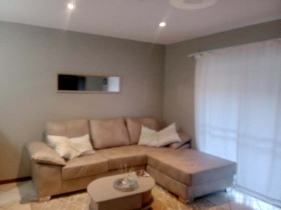 2 Bedroom Property for Sale in Monavoni Gauteng