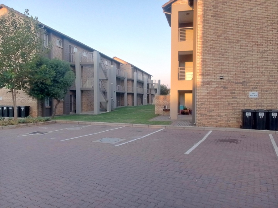 2 Bedroom Property for Sale in Monavoni Gauteng