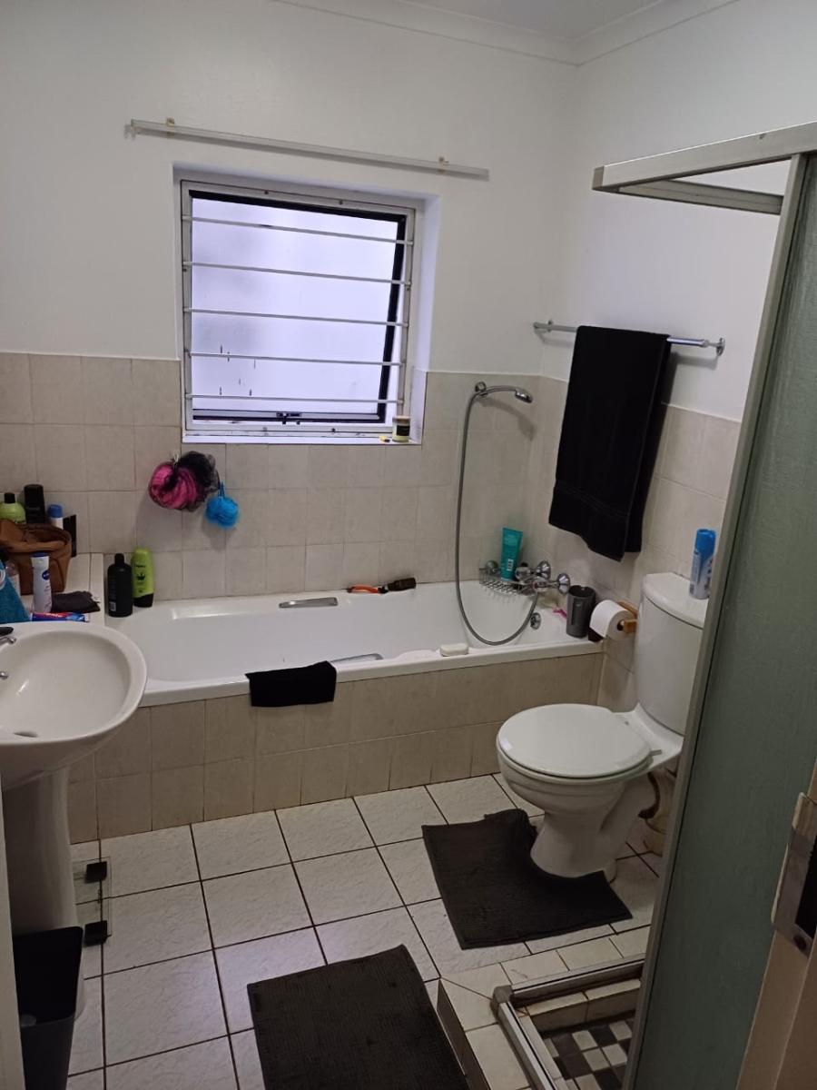 2 Bedroom Property for Sale in Die Hoewes Gauteng