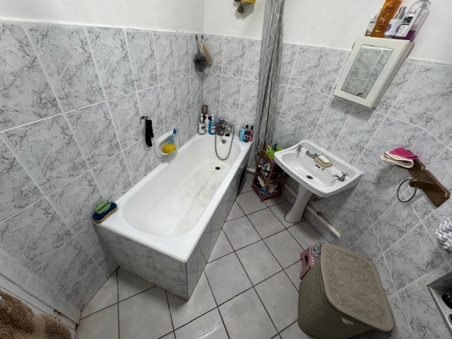 2 Bedroom Property for Sale in Die Hoewes Gauteng
