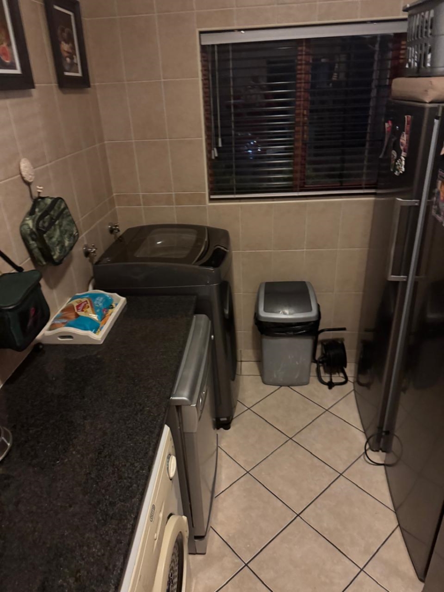 2 Bedroom Property for Sale in Die Hoewes Gauteng