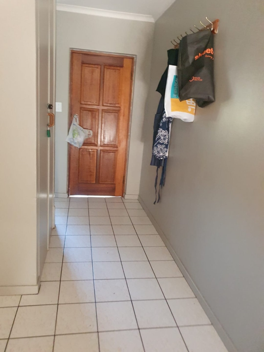 2 Bedroom Property for Sale in Die Hoewes Gauteng