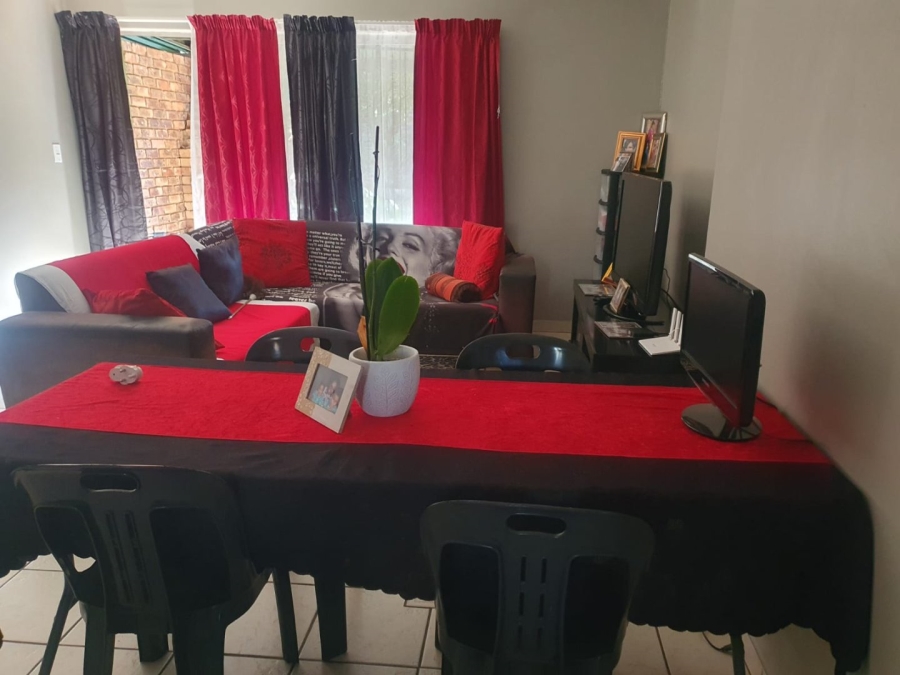 2 Bedroom Property for Sale in Die Hoewes Gauteng