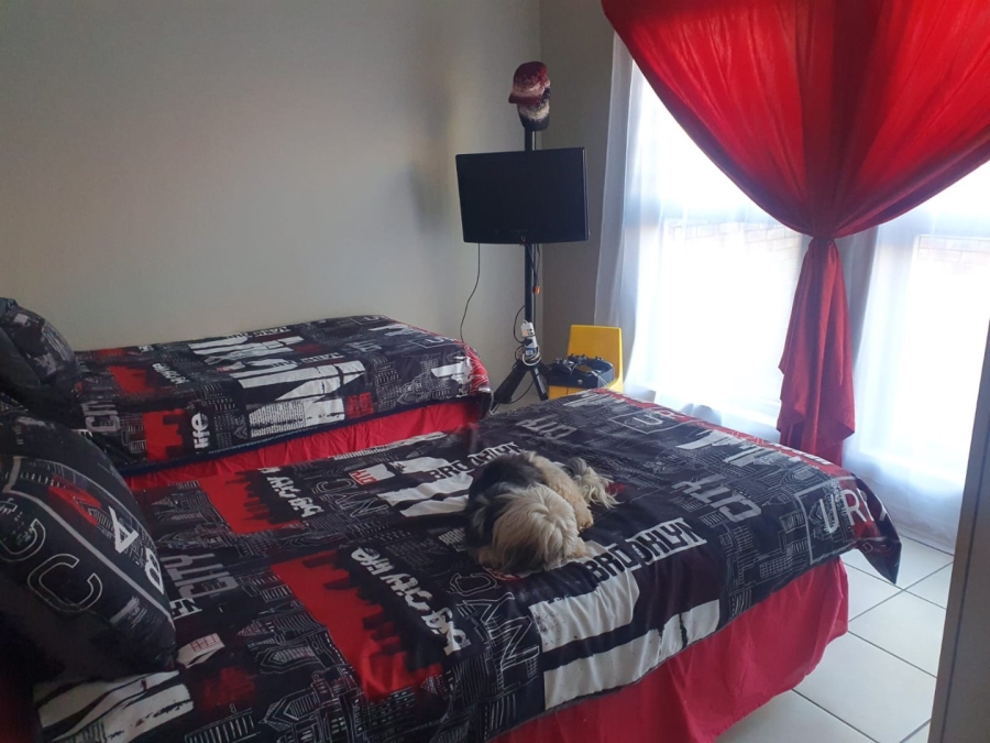 2 Bedroom Property for Sale in Die Hoewes Gauteng