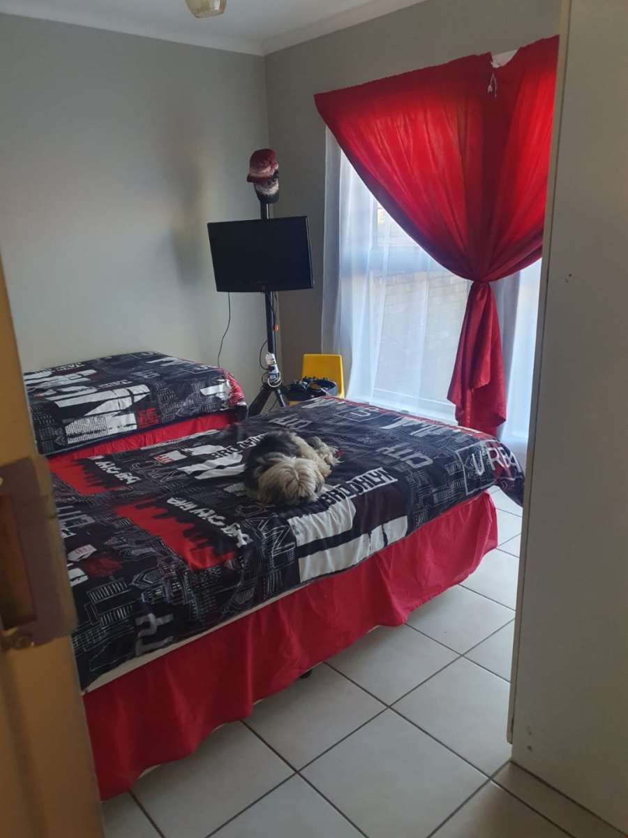 2 Bedroom Property for Sale in Die Hoewes Gauteng