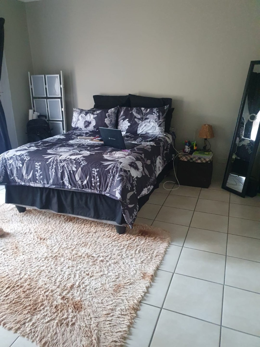 2 Bedroom Property for Sale in Die Hoewes Gauteng