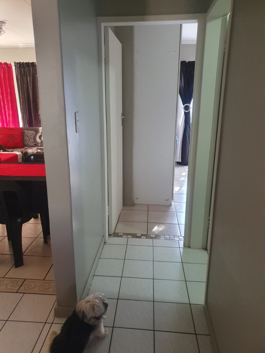 2 Bedroom Property for Sale in Die Hoewes Gauteng