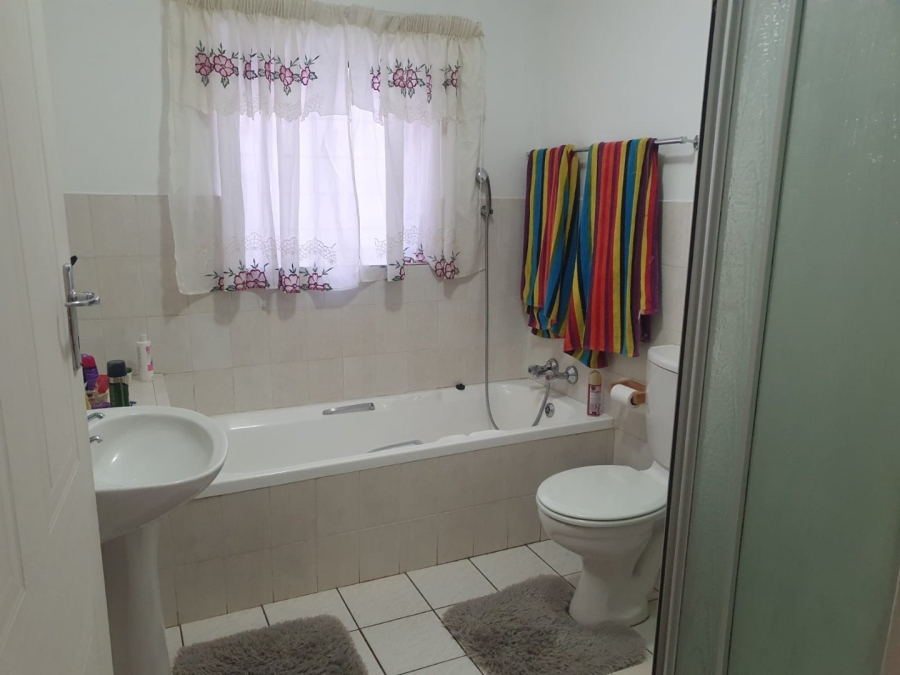 2 Bedroom Property for Sale in Die Hoewes Gauteng