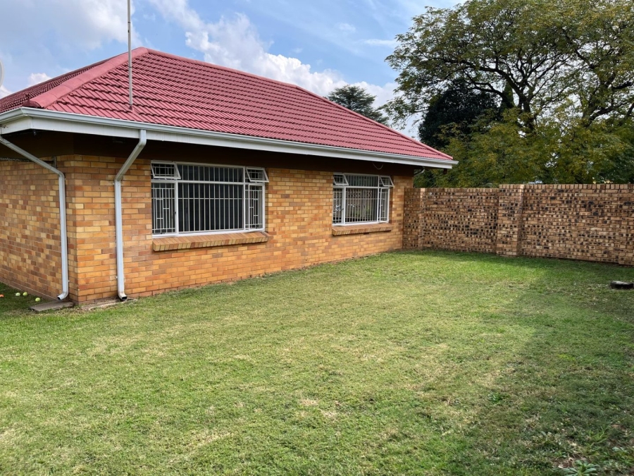 To Let 3 Bedroom Property for Rent in Farrarmere Gauteng