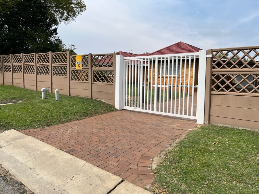 To Let 3 Bedroom Property for Rent in Farrarmere Gauteng