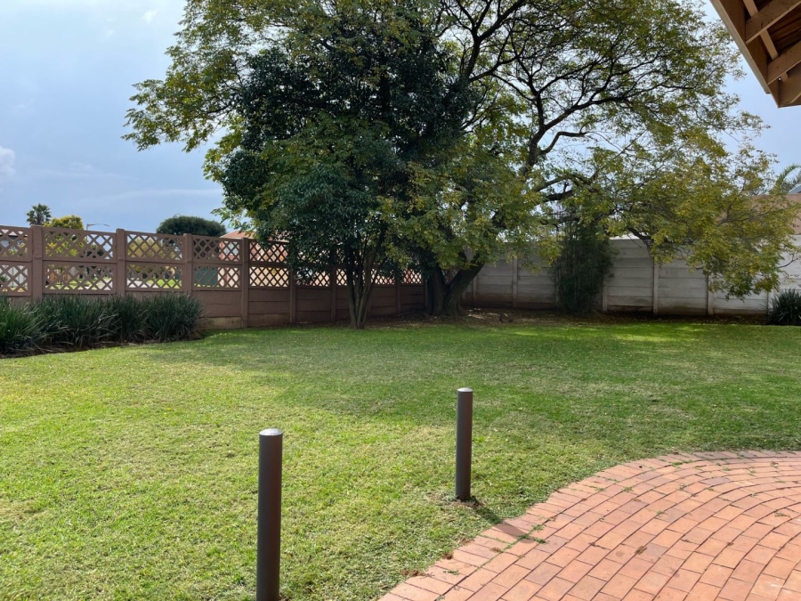 To Let 3 Bedroom Property for Rent in Farrarmere Gauteng
