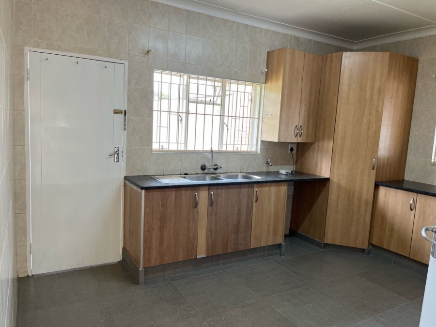 To Let 3 Bedroom Property for Rent in Farrarmere Gauteng