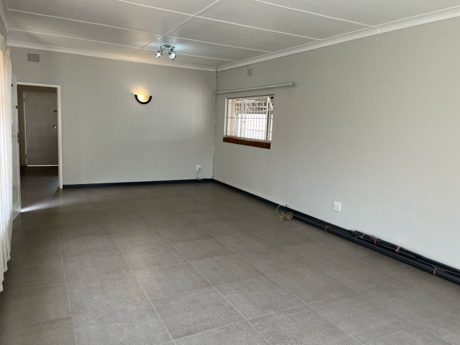 To Let 3 Bedroom Property for Rent in Farrarmere Gauteng