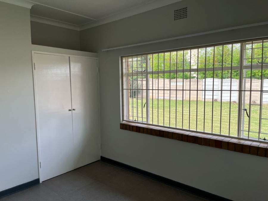 To Let 3 Bedroom Property for Rent in Farrarmere Gauteng