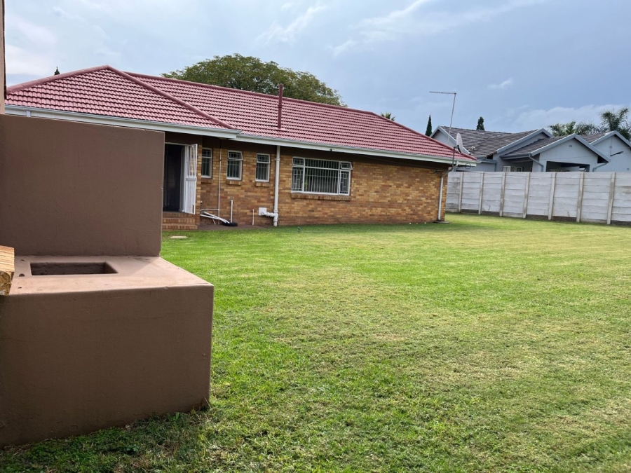 To Let 3 Bedroom Property for Rent in Farrarmere Gauteng