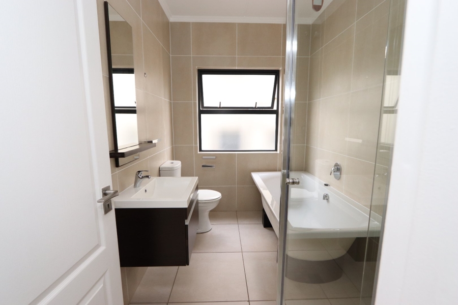 To Let 2 Bedroom Property for Rent in Fourways Gauteng