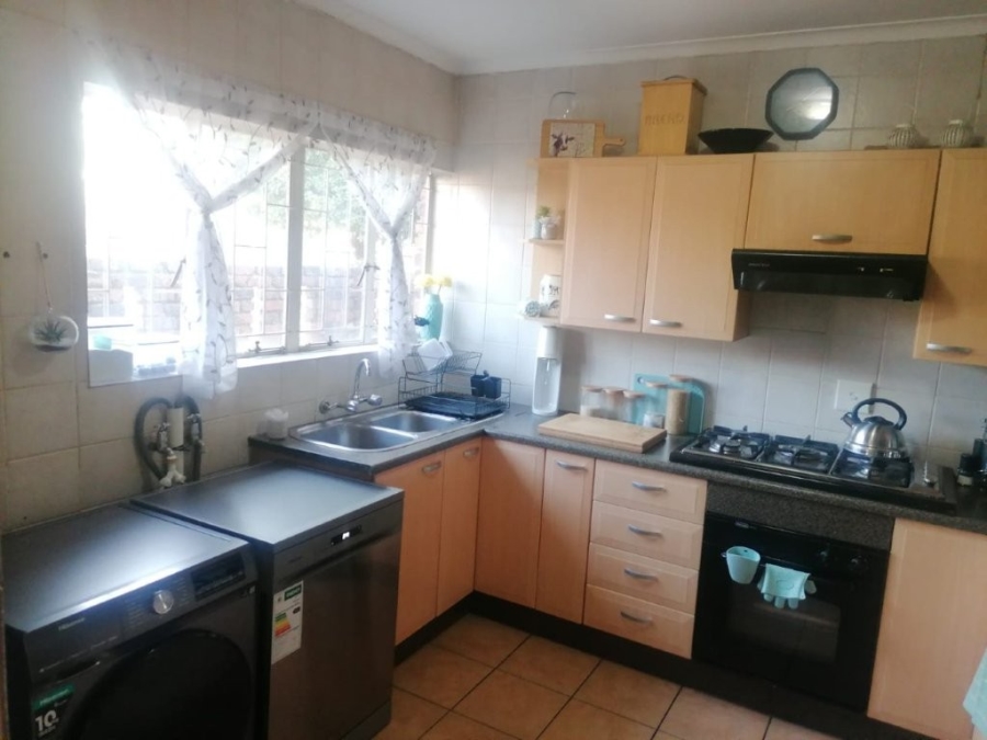 3 Bedroom Property for Sale in Bonaero Park Gauteng