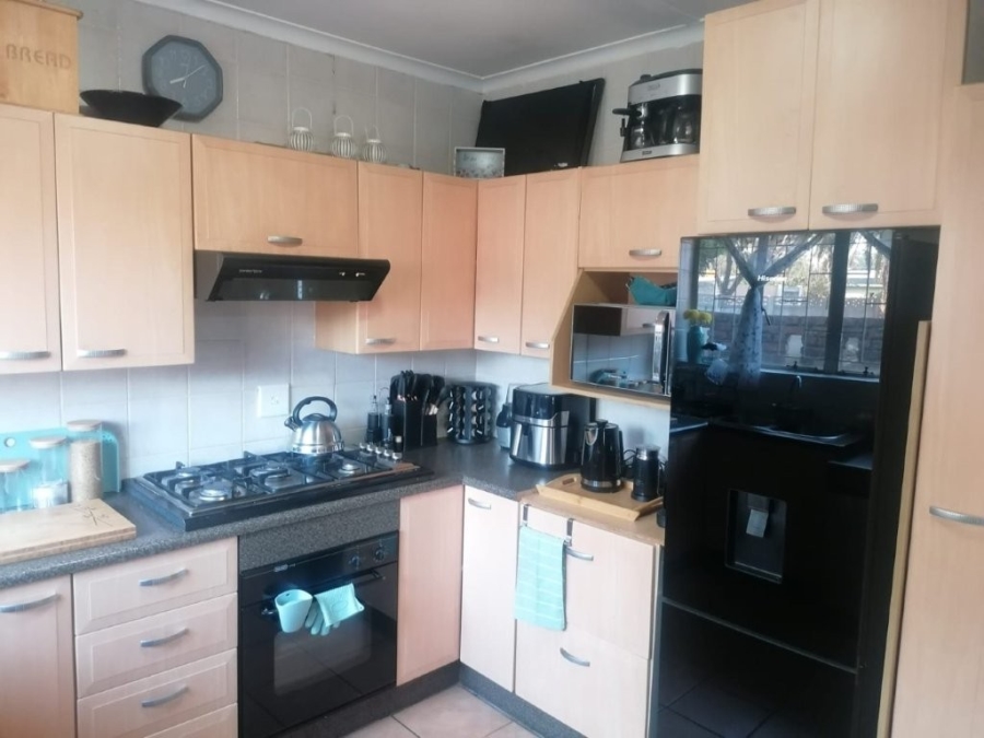 3 Bedroom Property for Sale in Bonaero Park Gauteng