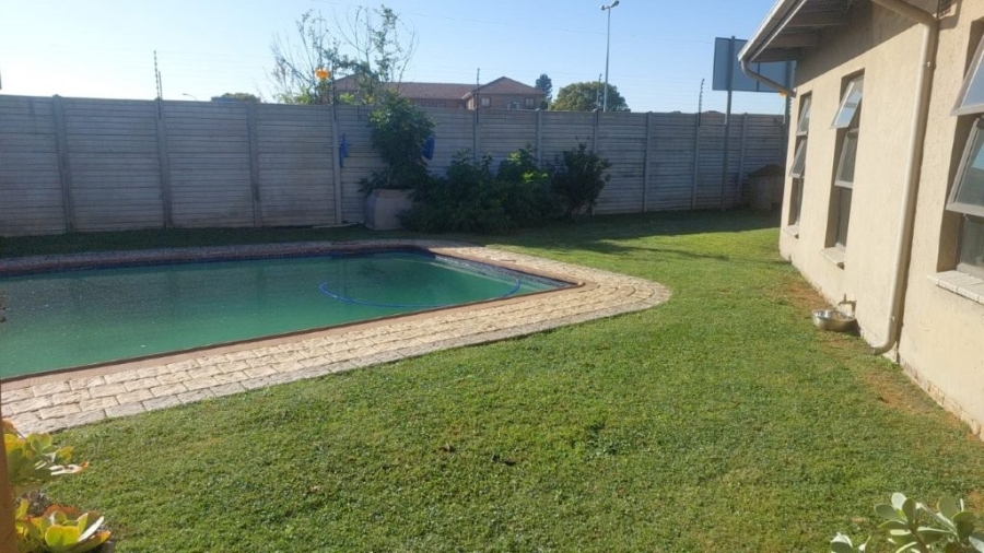 3 Bedroom Property for Sale in Bonaero Park Gauteng