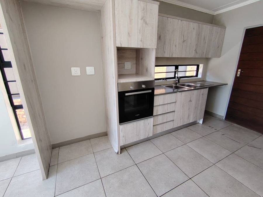 To Let 3 Bedroom Property for Rent in Amberfield Gauteng