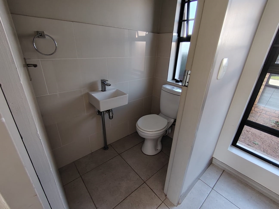 To Let 3 Bedroom Property for Rent in Amberfield Gauteng