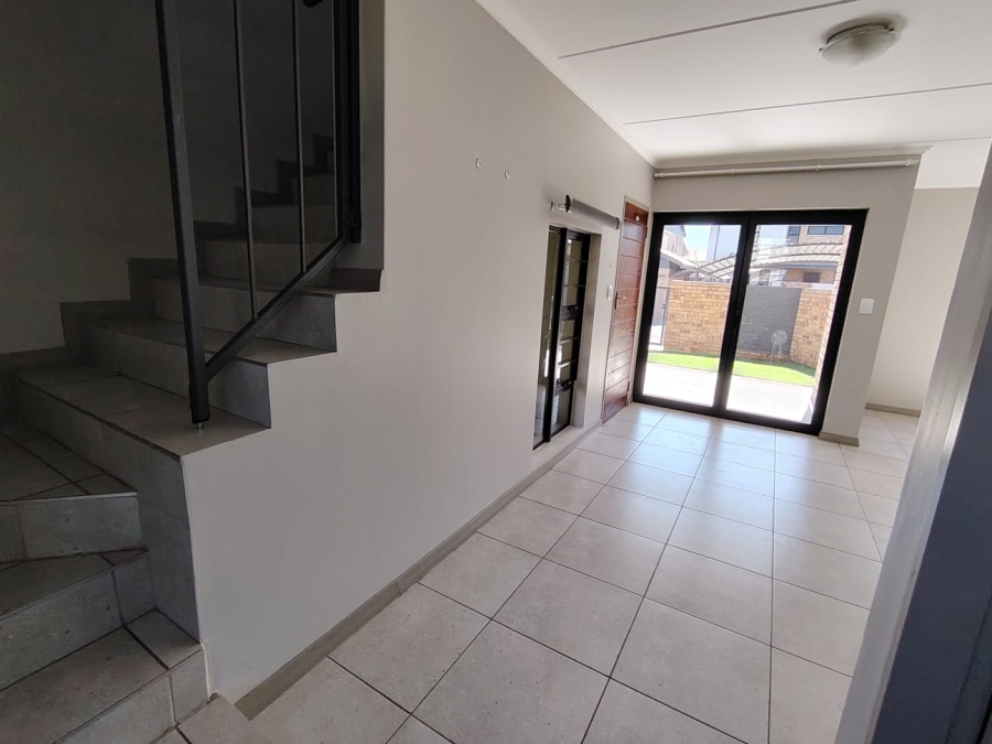To Let 3 Bedroom Property for Rent in Amberfield Gauteng
