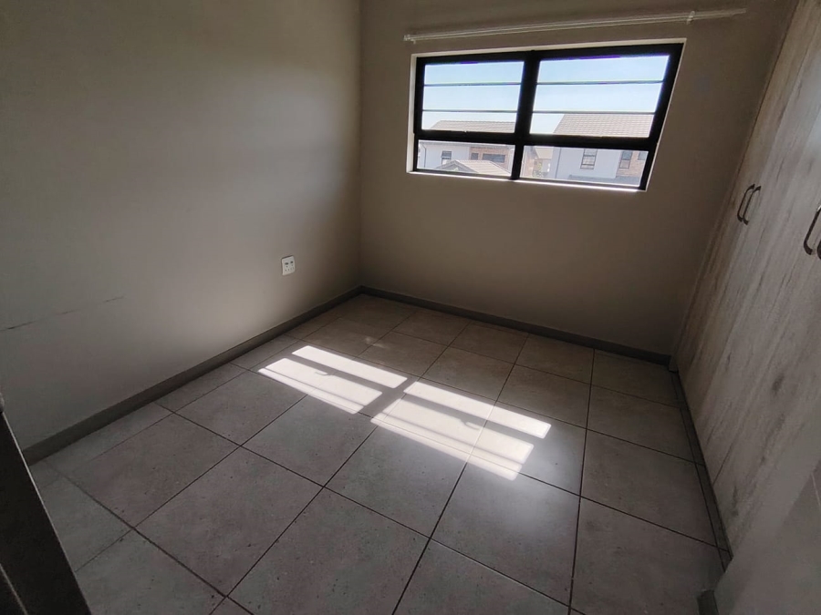 To Let 3 Bedroom Property for Rent in Amberfield Gauteng