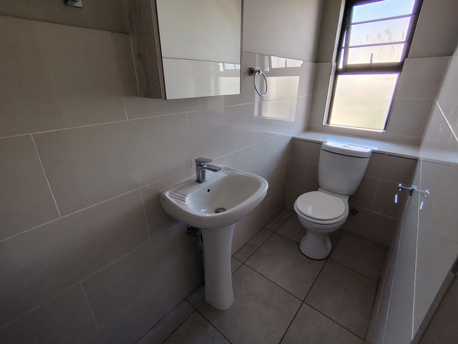 To Let 3 Bedroom Property for Rent in Amberfield Gauteng