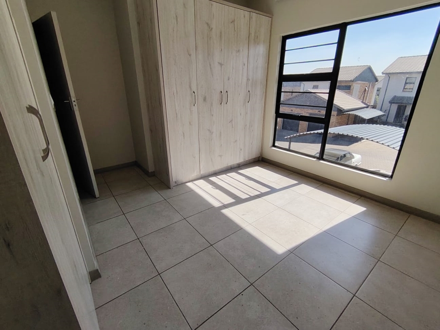 To Let 3 Bedroom Property for Rent in Amberfield Gauteng