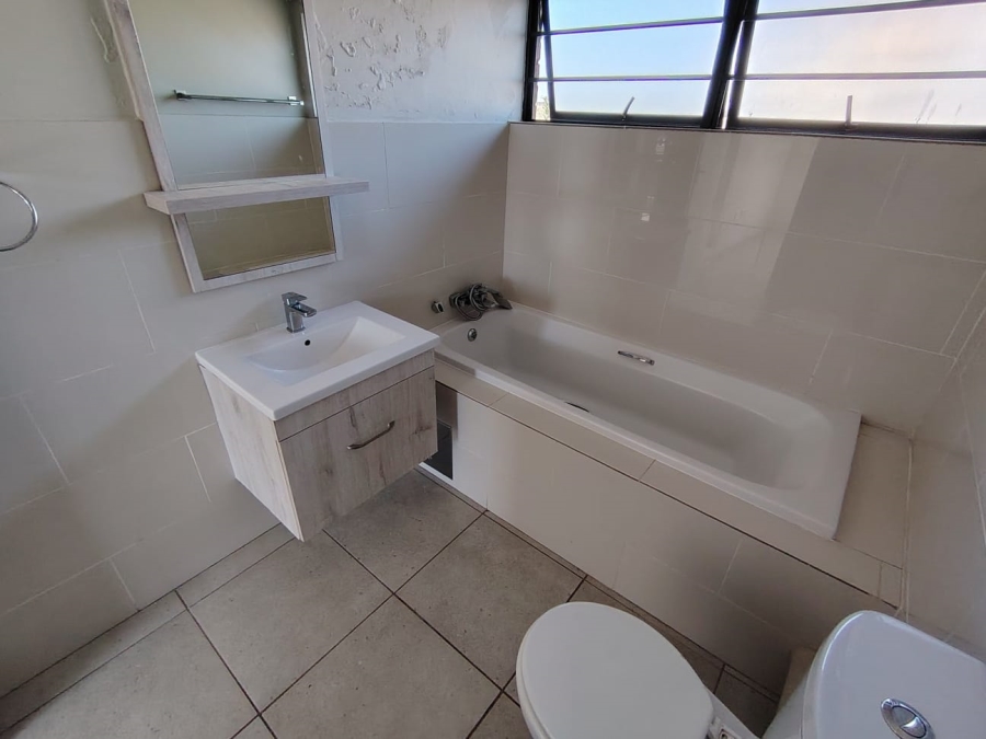 To Let 3 Bedroom Property for Rent in Amberfield Gauteng