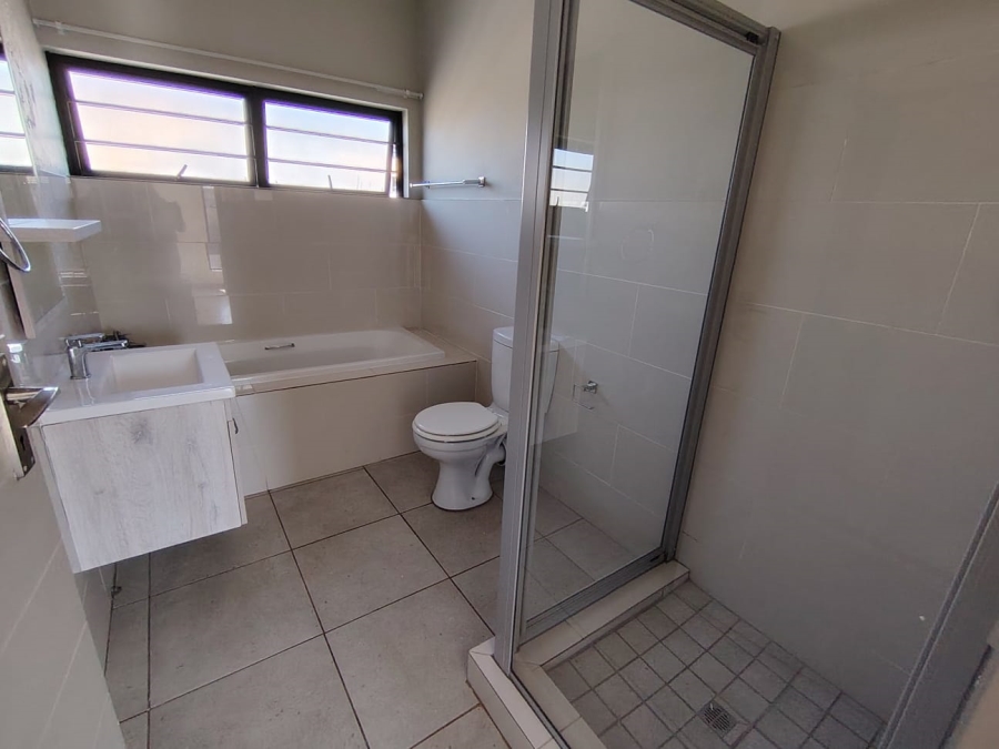 To Let 3 Bedroom Property for Rent in Amberfield Gauteng