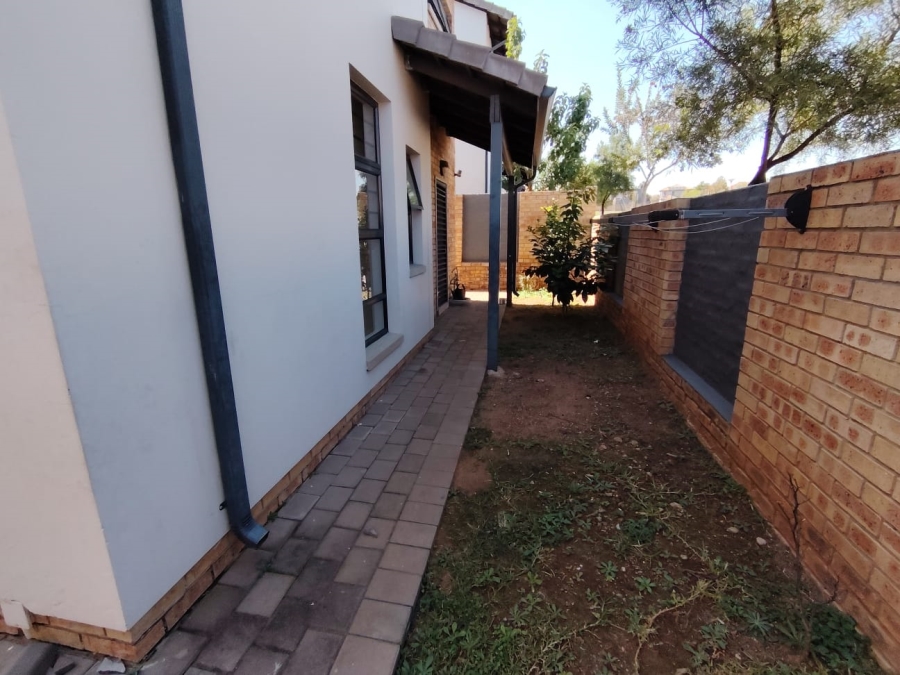 To Let 3 Bedroom Property for Rent in Amberfield Gauteng