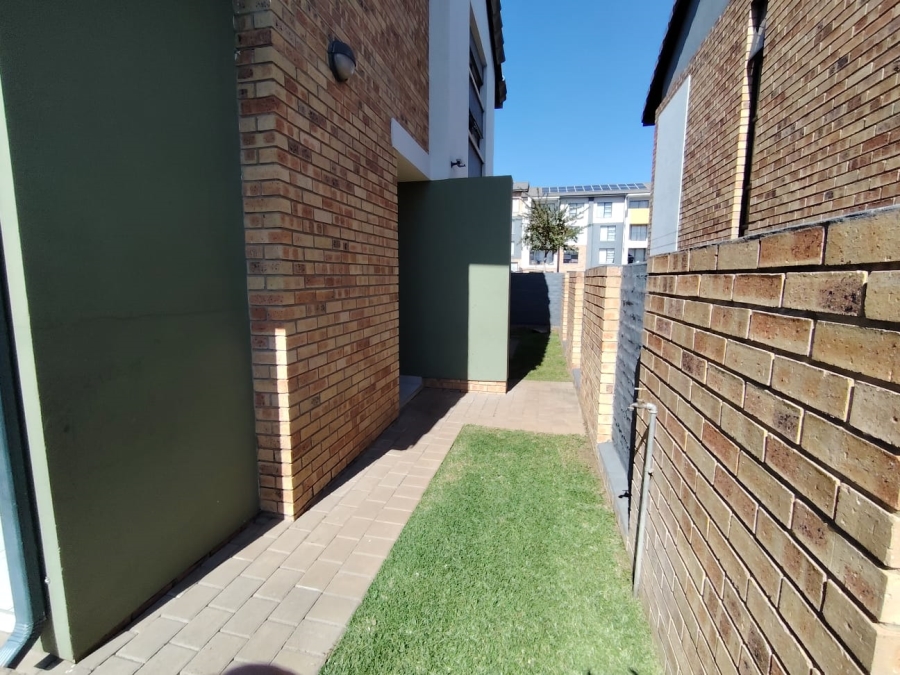 To Let 3 Bedroom Property for Rent in Amberfield Gauteng