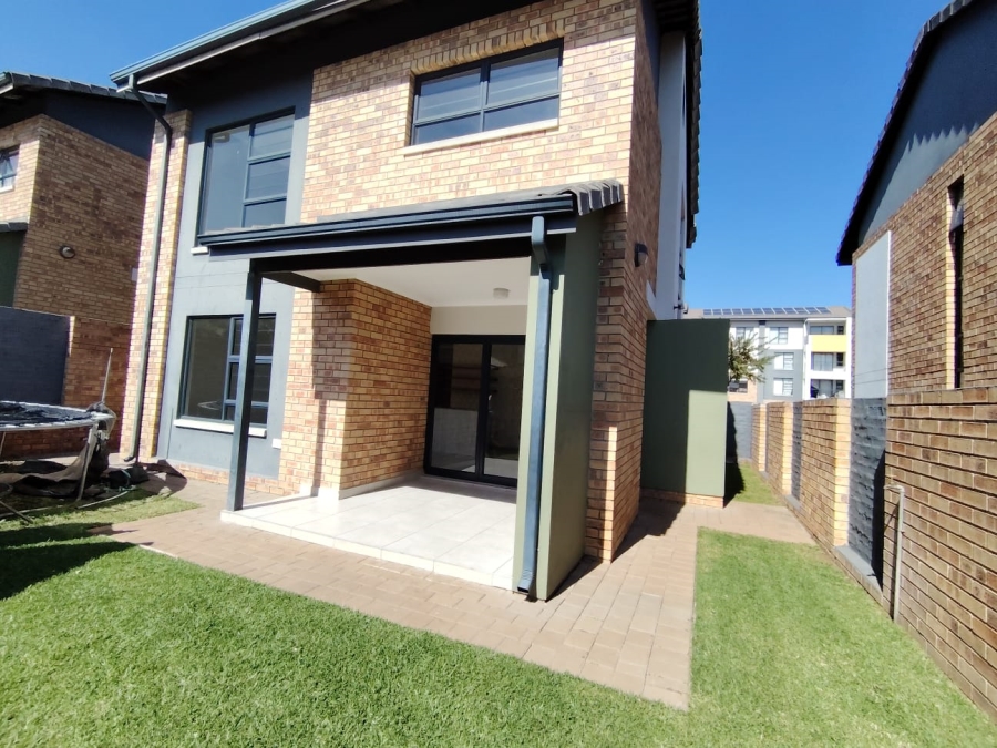 To Let 3 Bedroom Property for Rent in Amberfield Gauteng