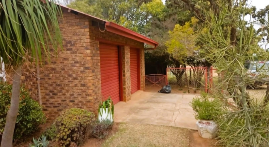 3 Bedroom Property for Sale in Kleinfontein A H Gauteng