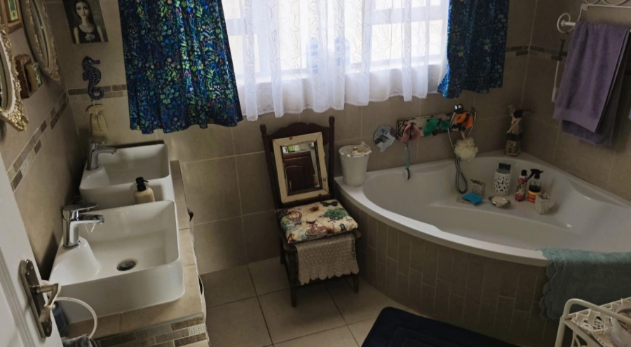 3 Bedroom Property for Sale in Kleinfontein A H Gauteng