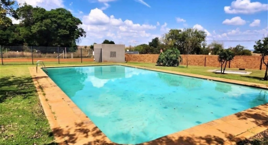 3 Bedroom Property for Sale in Kleinfontein A H Gauteng