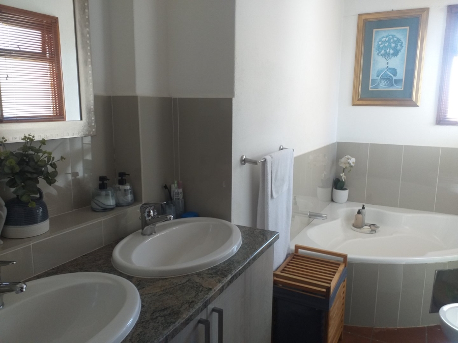 To Let 2 Bedroom Property for Rent in Dunkeld West Gauteng