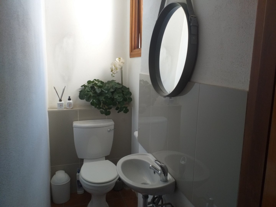 To Let 2 Bedroom Property for Rent in Dunkeld West Gauteng