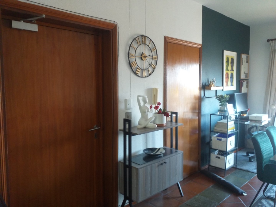 To Let 2 Bedroom Property for Rent in Dunkeld West Gauteng