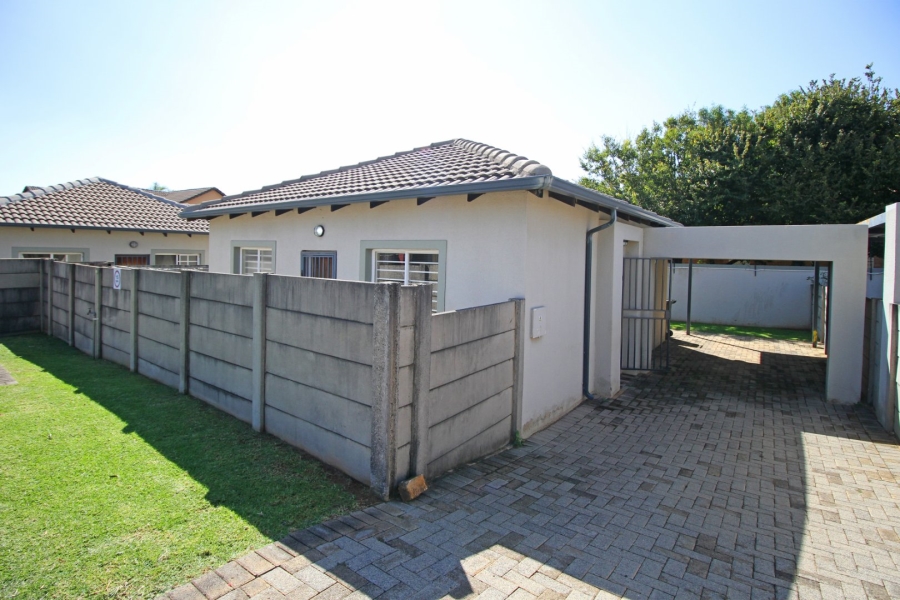 2 Bedroom Property for Sale in Amorosa Gauteng