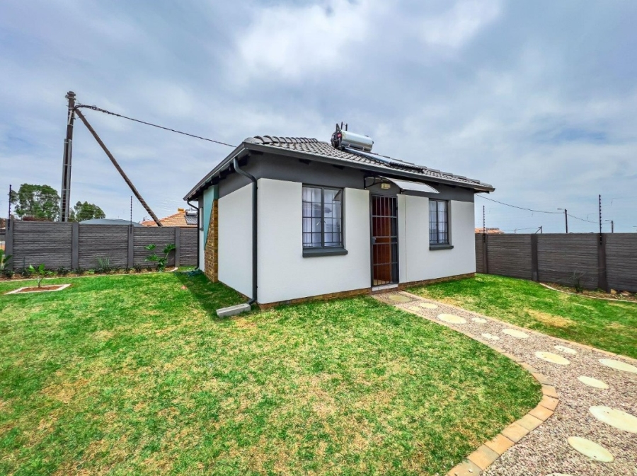  Bedroom Property for Sale in Sharon Park Gauteng
