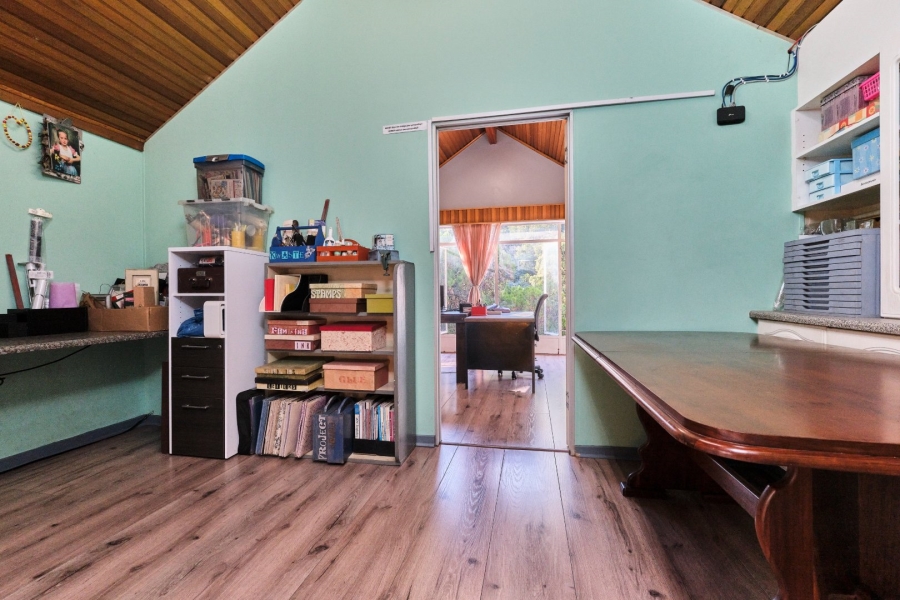 6 Bedroom Property for Sale in Floracliffe Gauteng
