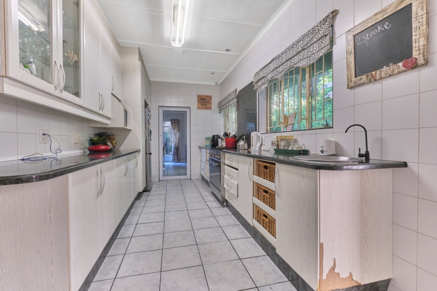 6 Bedroom Property for Sale in Floracliffe Gauteng